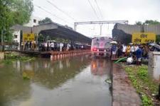 Nagpur-Mumbai Railway Line at Risk Due to Severe Water Leak
								